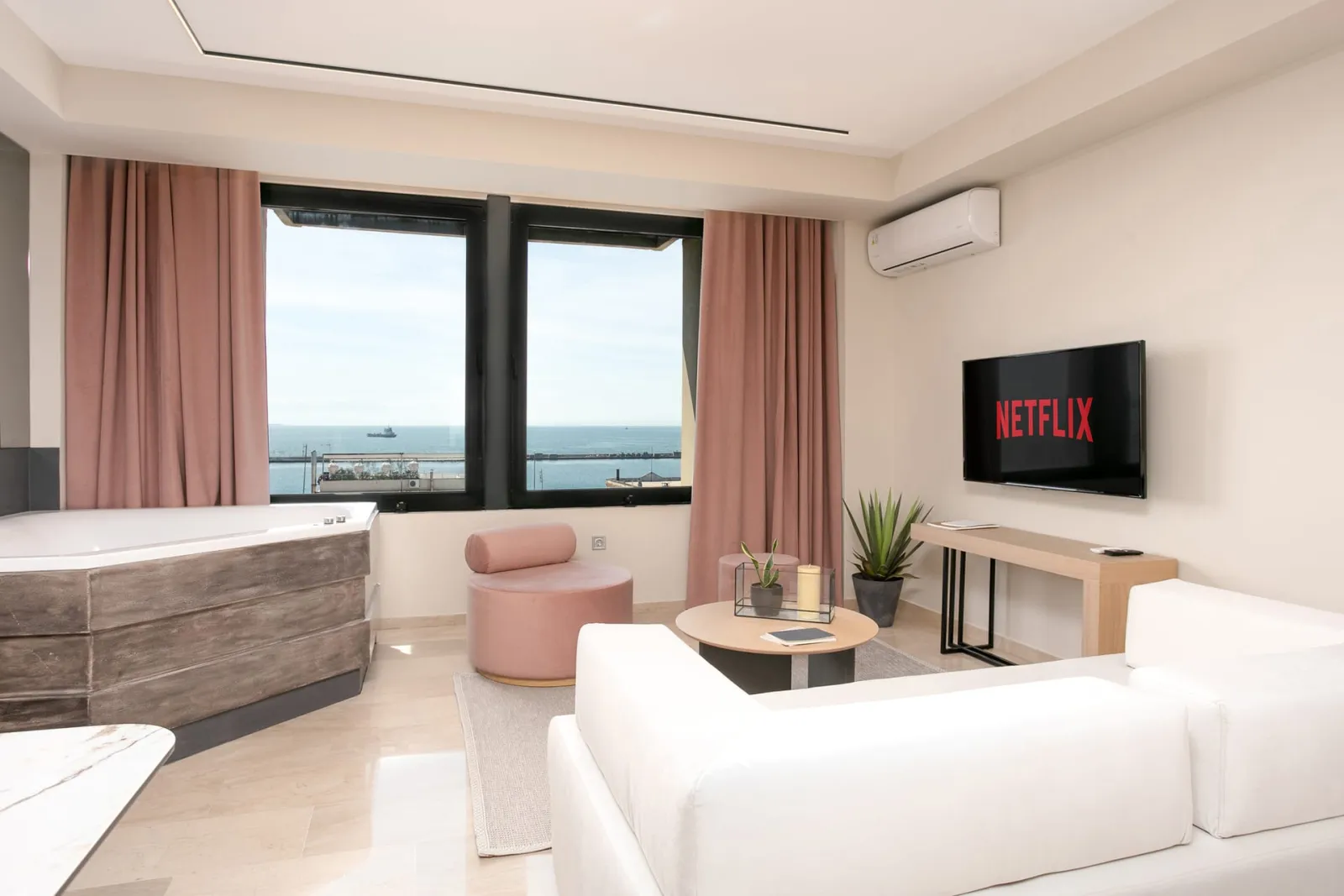 Sea & the City, Grčka — Armonia Jacuzzi Sea View Suite 4