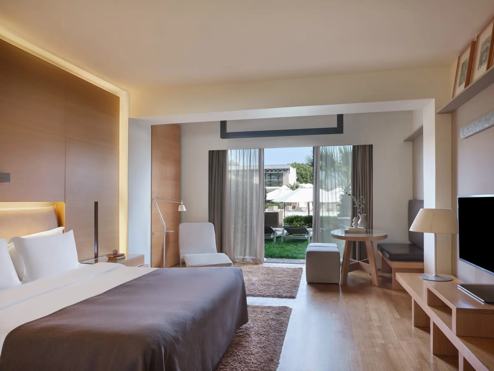 September Thessaloniki City Resort Spa & Conference, Grčka — Junior Suite Pool View