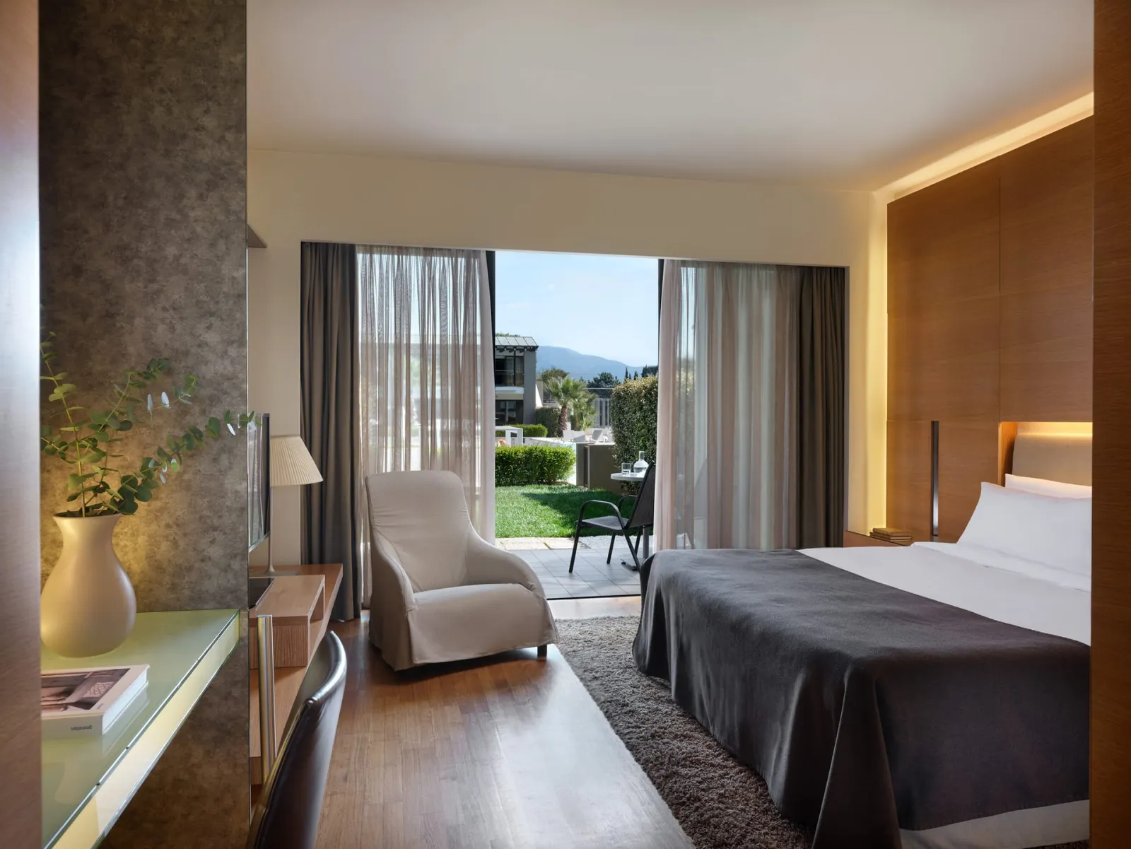 September Thessaloniki City Resort Spa & Conference, Grčka — Superior Room Pool View