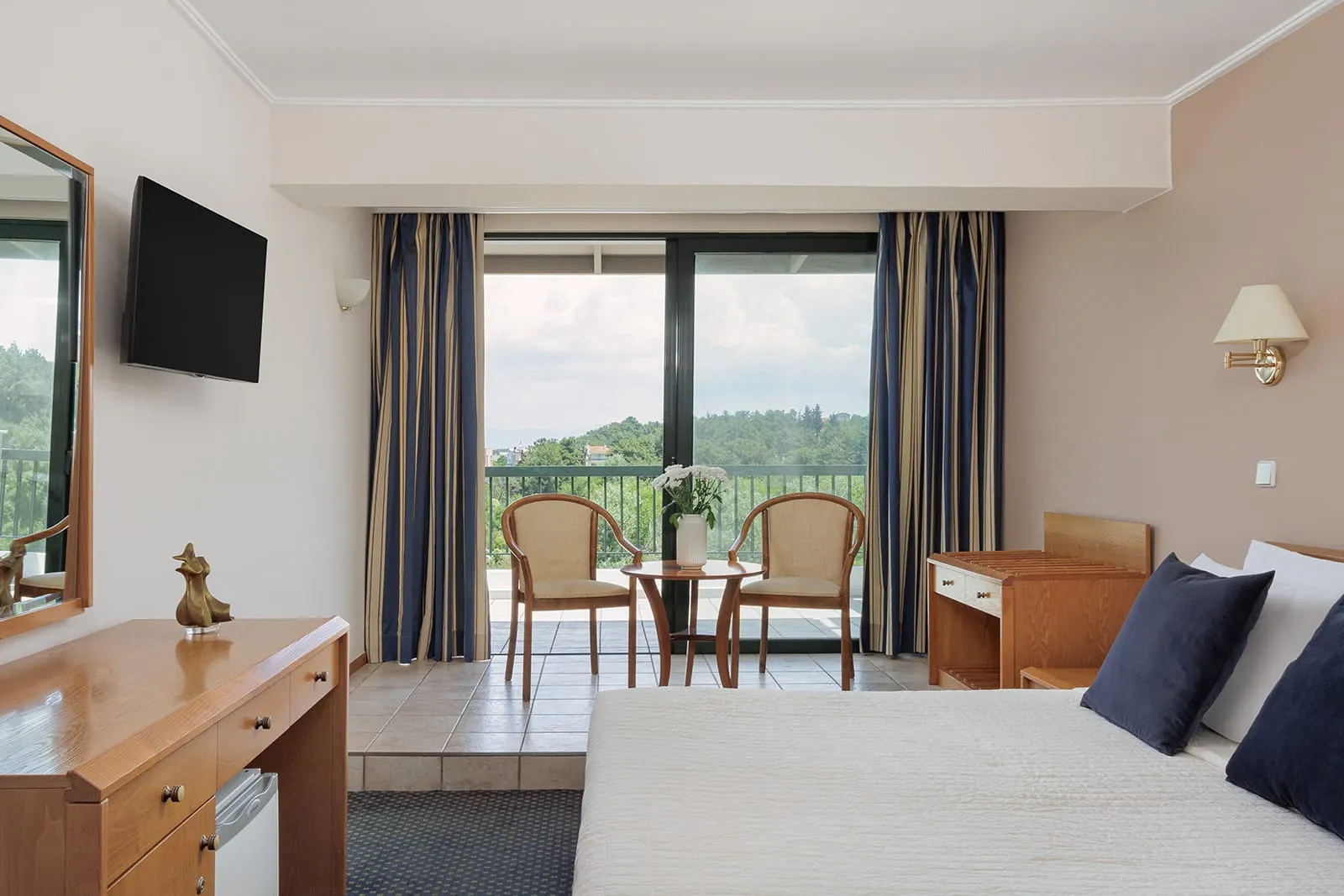 Sun Beach Hotel Thes, Grčka — Deluxe Double with Side Sea View