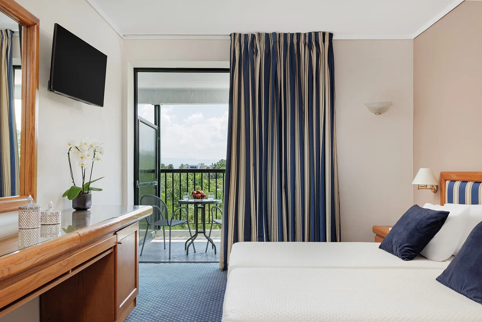 Sun Beach Hotel Thes, Grčka — Superior Twin with City View