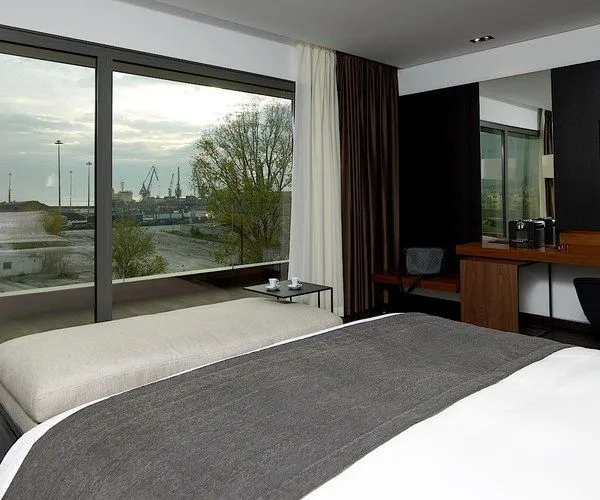 The Met Hotel, Grčka — Business Suite