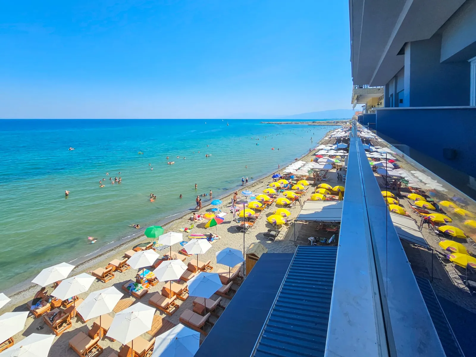 Akteon Girni Hotel, Paralija