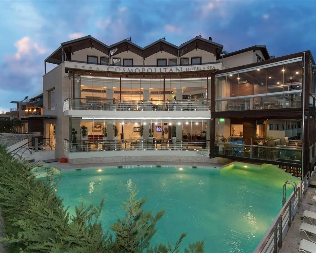 Cosmopolitan Hotel & Spa, Paralija