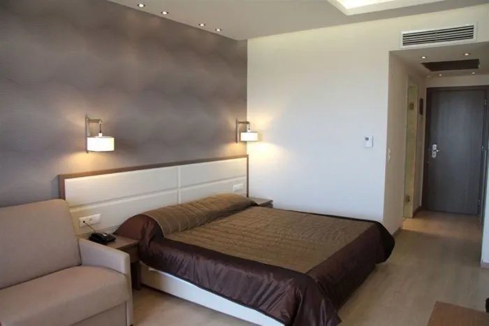Cosmopolitan Hotel & Spa, Paralija, Grčka — Family Room Inland View