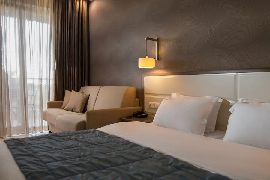 Cosmopolitan Hotel & Spa, Paralija, Grčka — Family Room Sea View