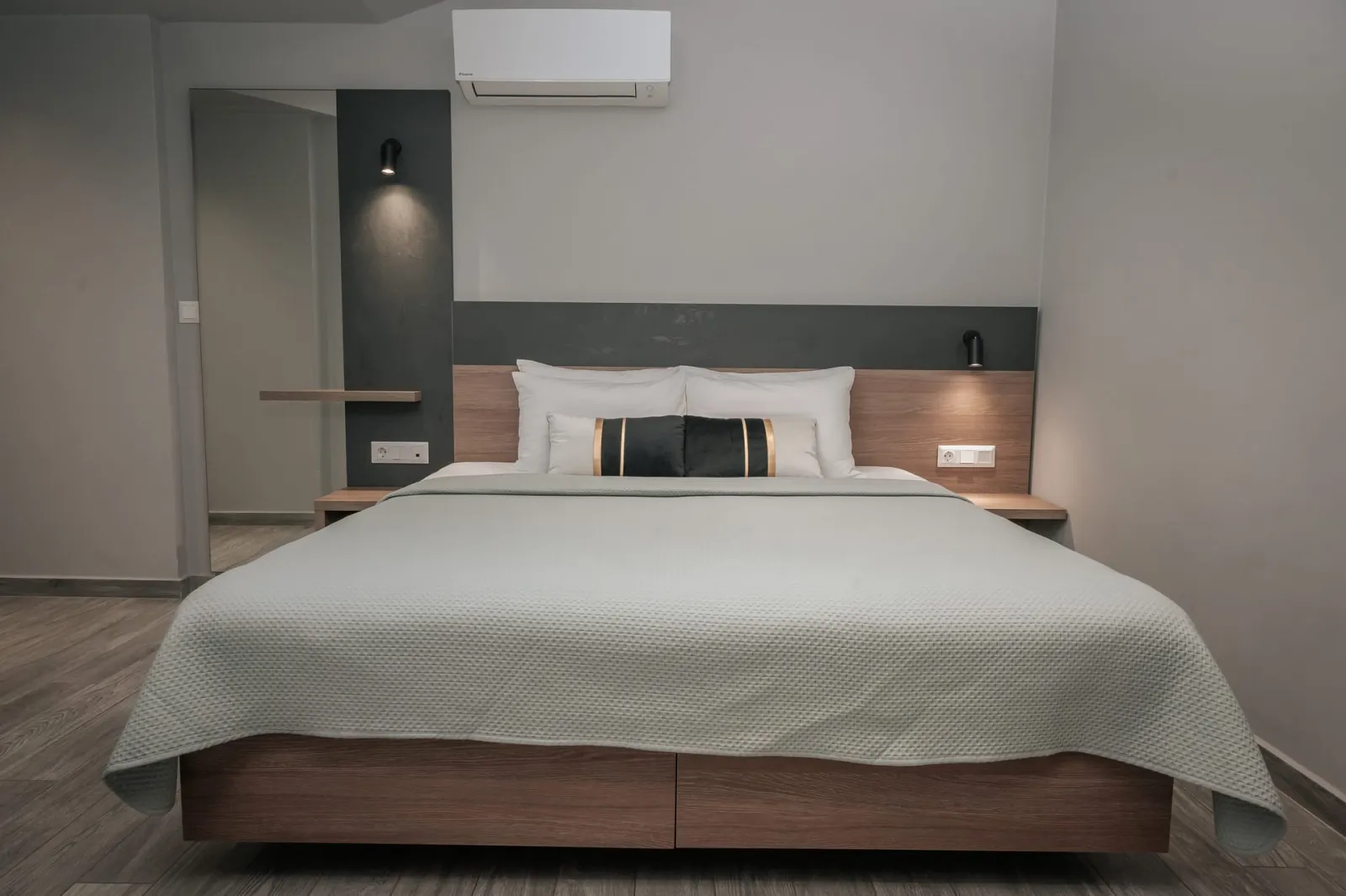 Elizabeth Queen Luxury Rooms, Paralija, Grčka — King Junior Suite