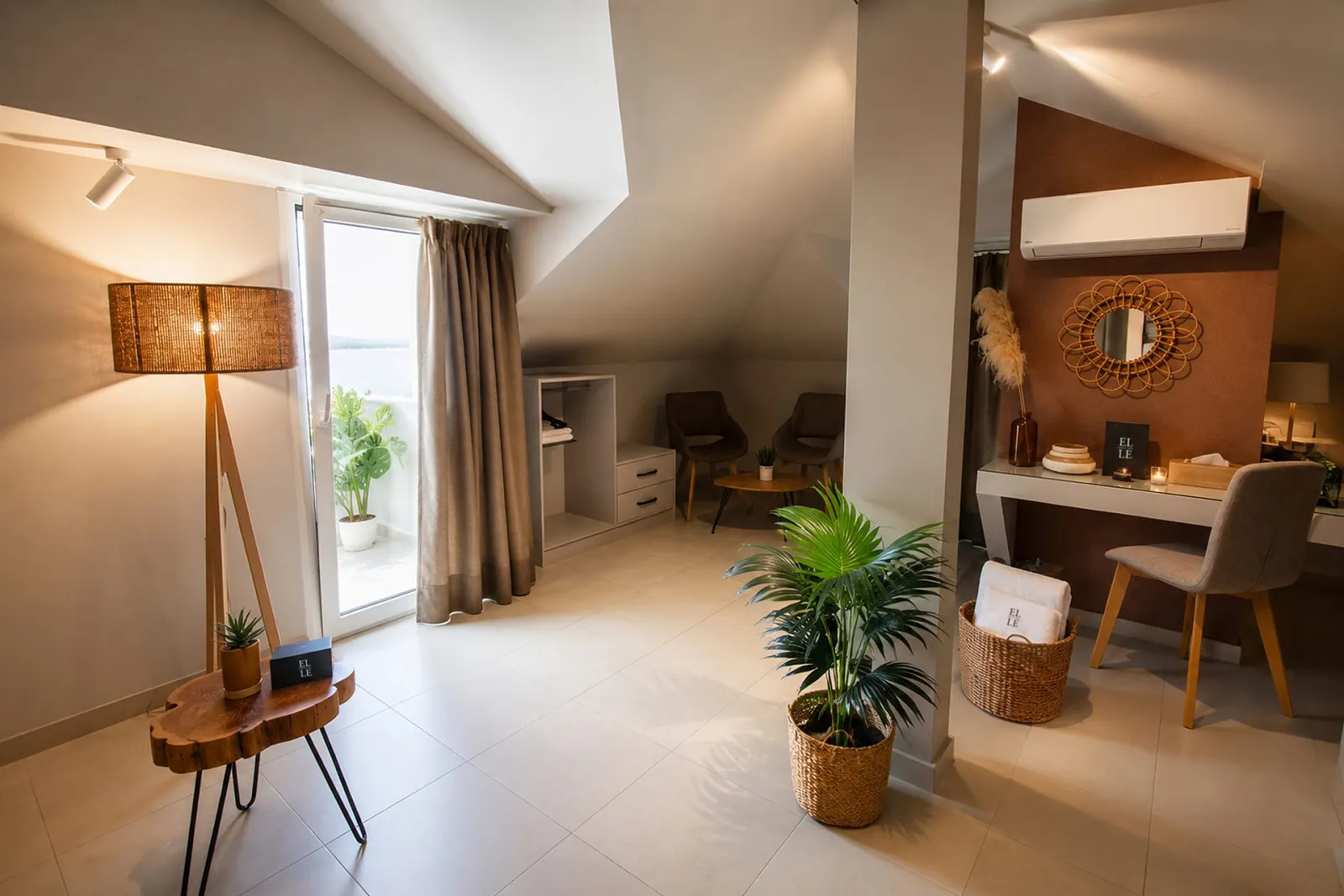 ELLE Rooms & Suites, Paralija, Grčka — Attic Deluxe Suite