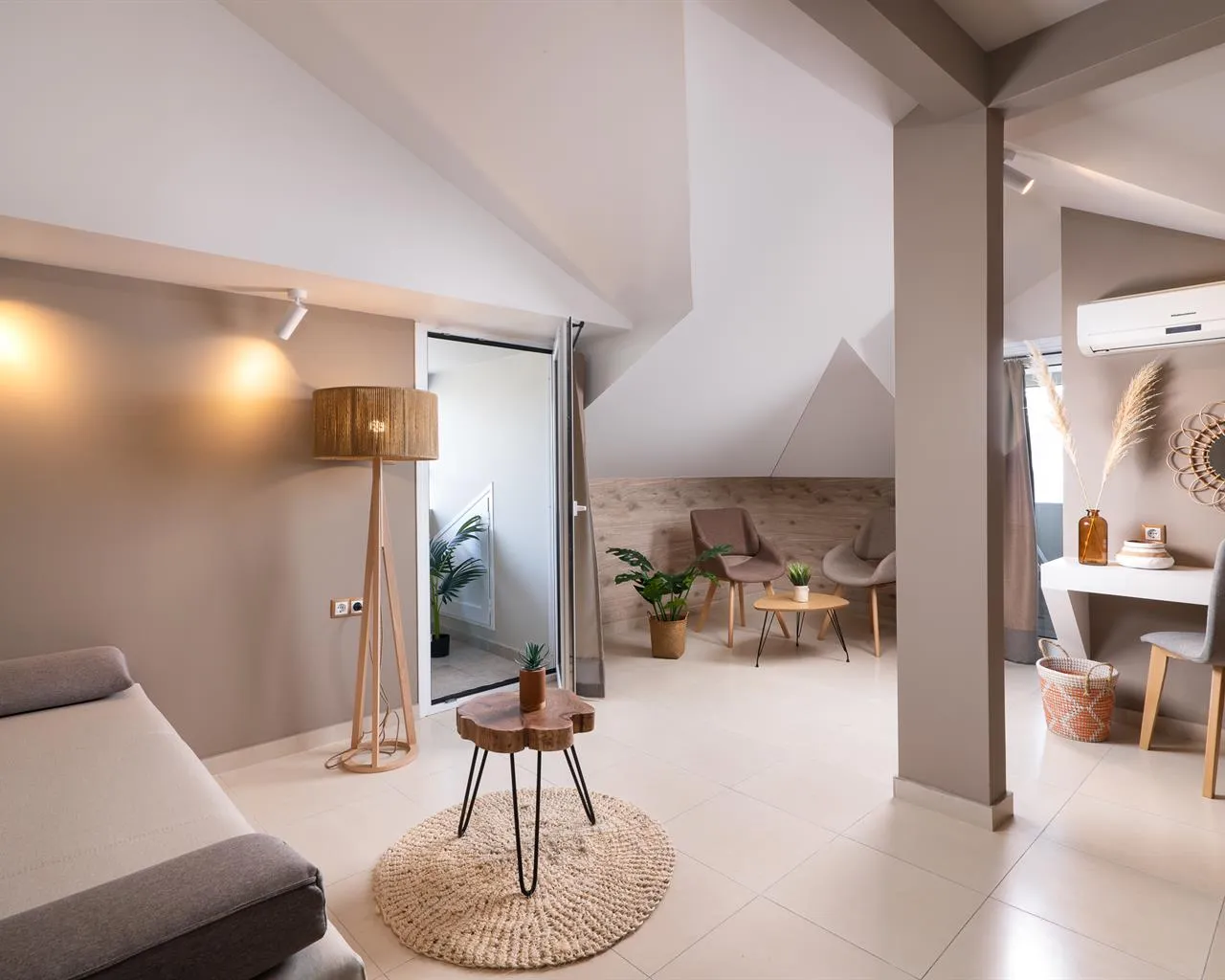 ELLE Rooms & Suites, Paralija, Grčka — Suite Deluxe Attic