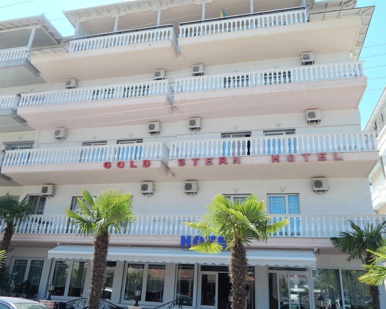 Gold Stern Hotel, Paralija