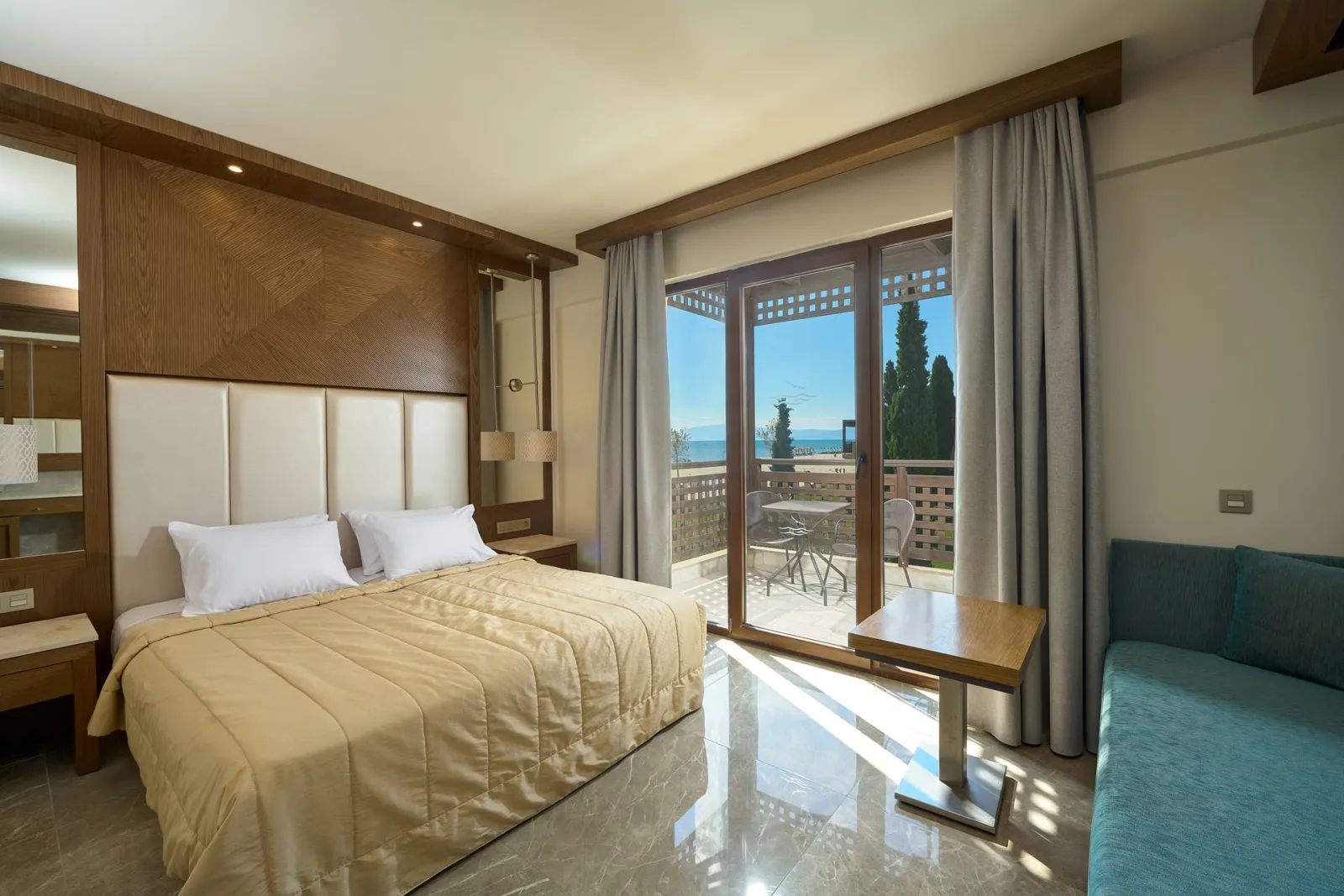 Mediterranean Village Hotel & Spa, Paralija, Grčka — Double Room with Side Sea View