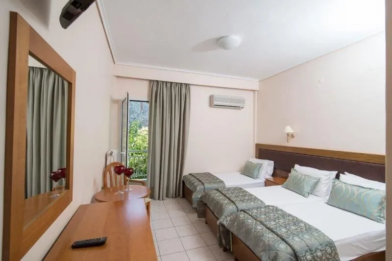 Regina Mare Hotel, Paralija, Grčka — Triple Room