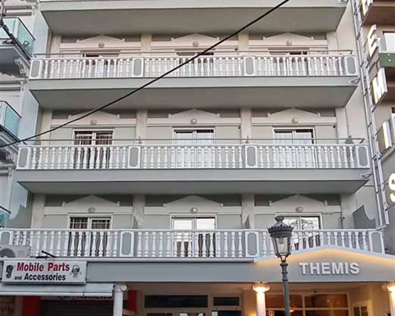 Themis Beach Hotel, Paralija