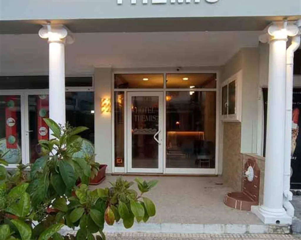 Themis Beach Hotel, Paralija, Grčka — plaža