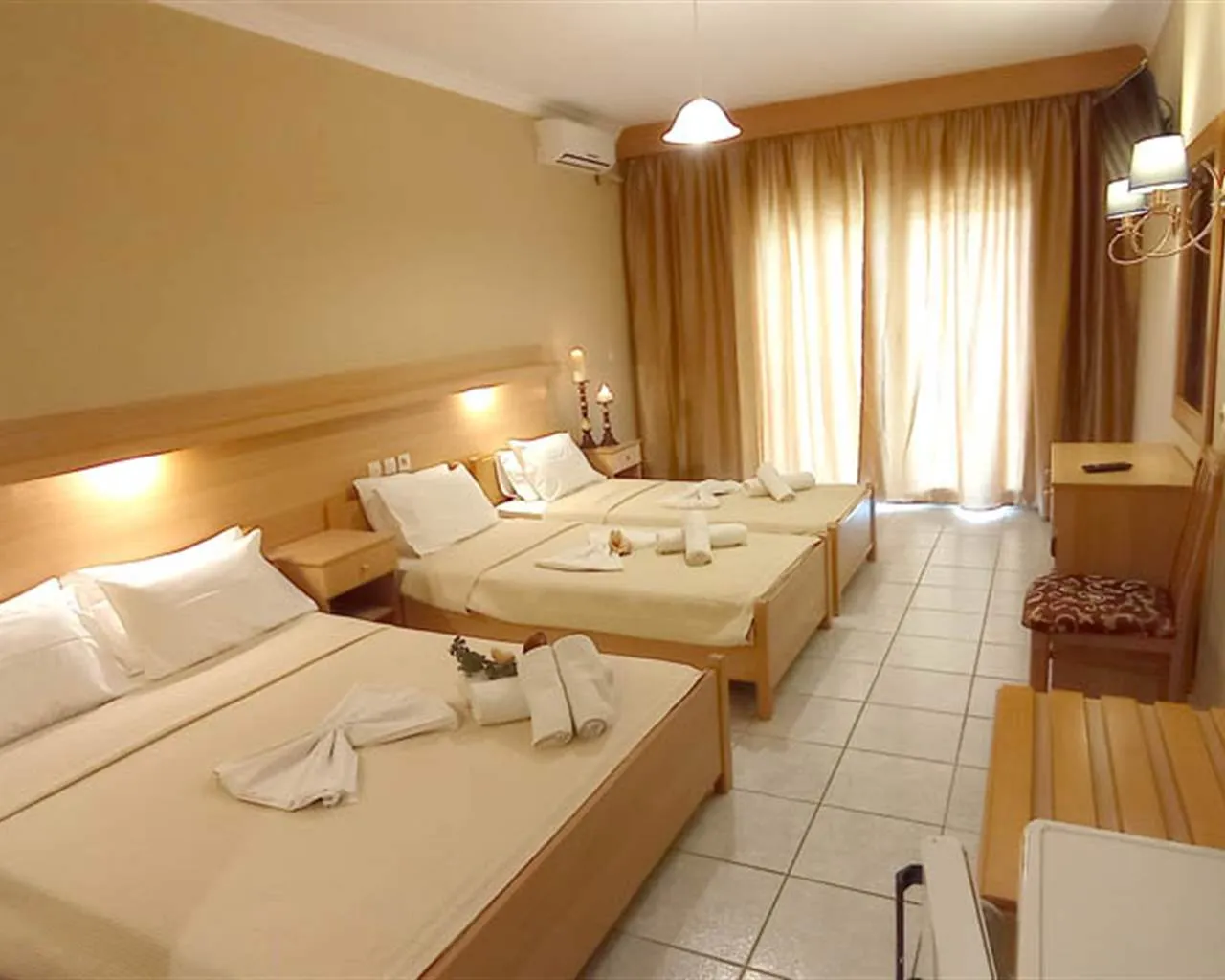 Themis Beach Hotel, Paralija, Grčka — Quadruple Room Sea View