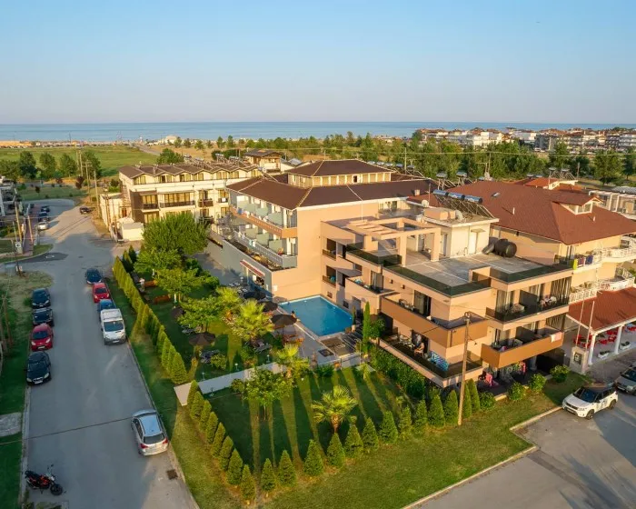Yakinthos Hotel, Paralija