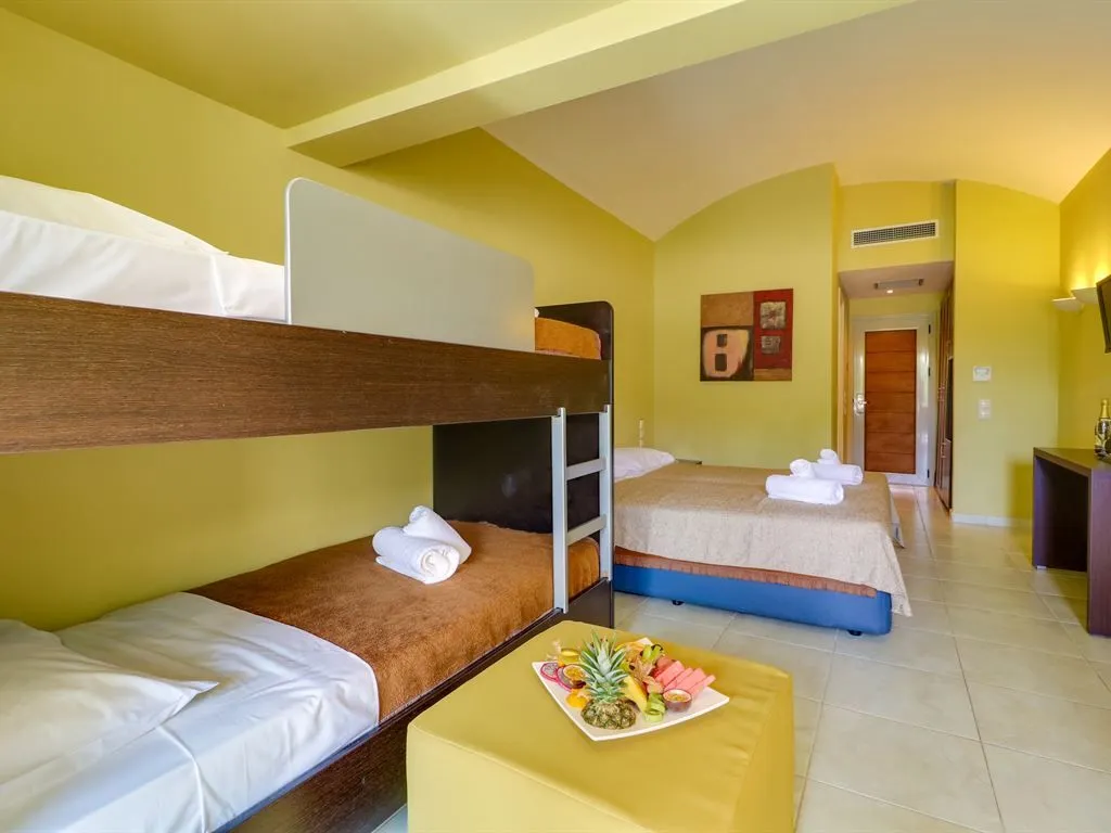 Olympian Bay Grand Resort By Anayia All-Inclusive Resorts, Leptokarija, Grčka — Family Bungalow