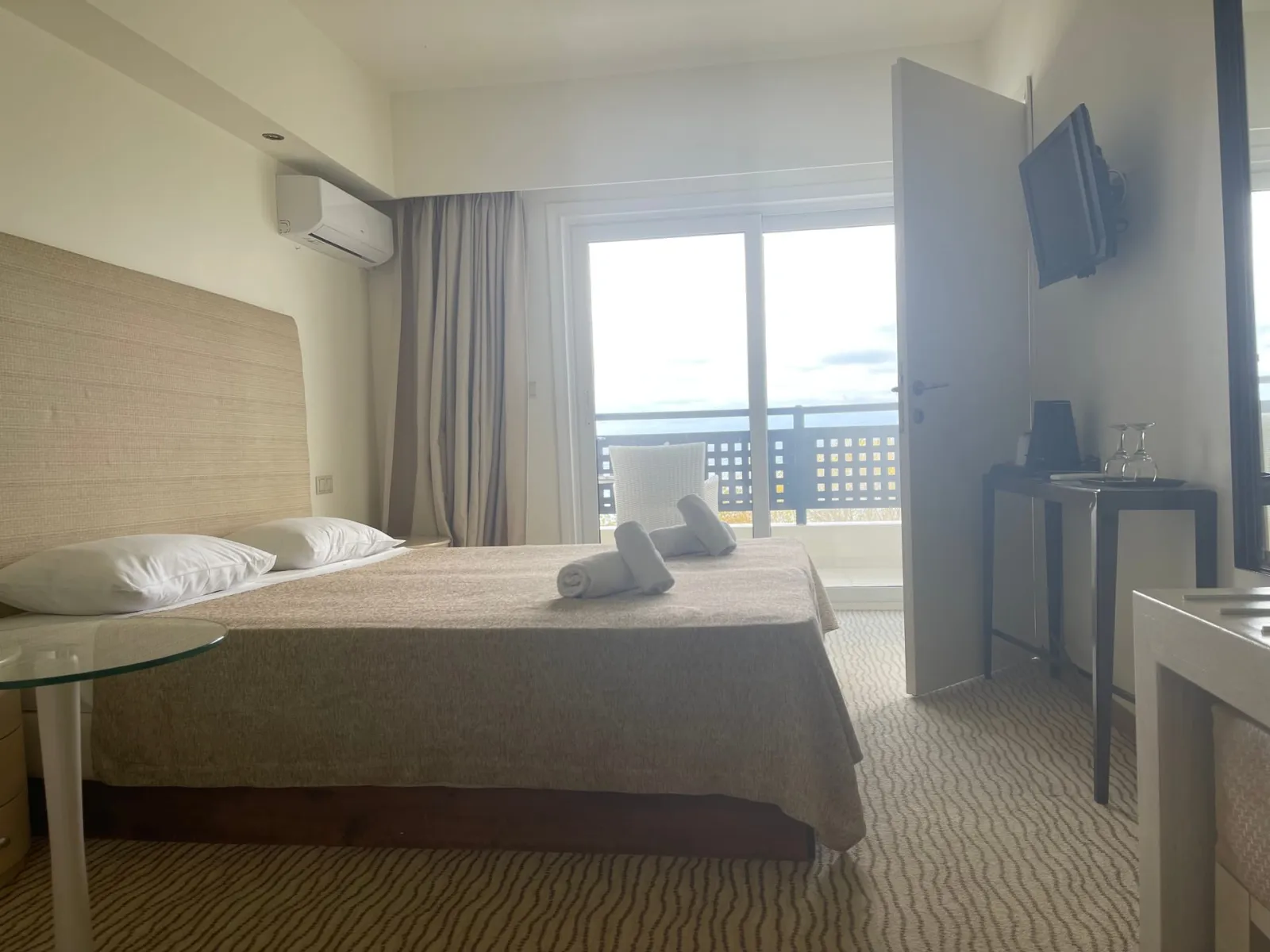 Olympian Bay Grand Resort By Anayia All-Inclusive Resorts, Leptokarija, Grčka — Two Bedroom Family Room