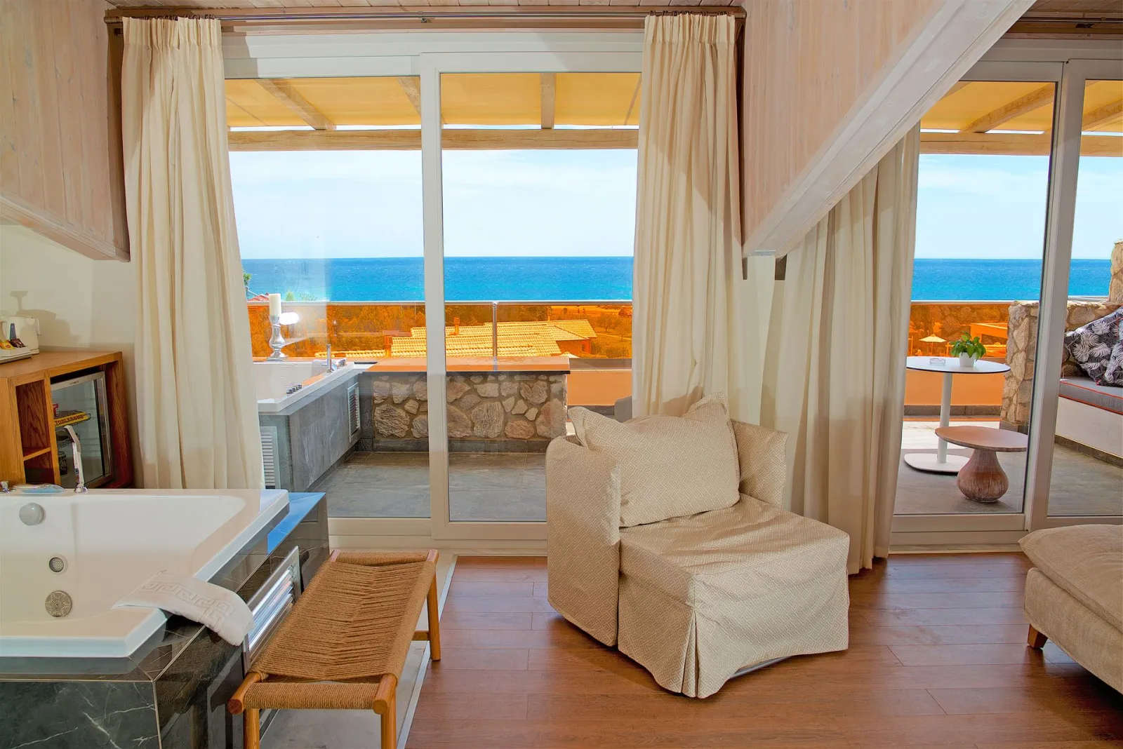 Litohoro Olympus Resort Villas & SPA, Plaka Litohoro, Grčka — Executive Sea View Suite Hot Tub