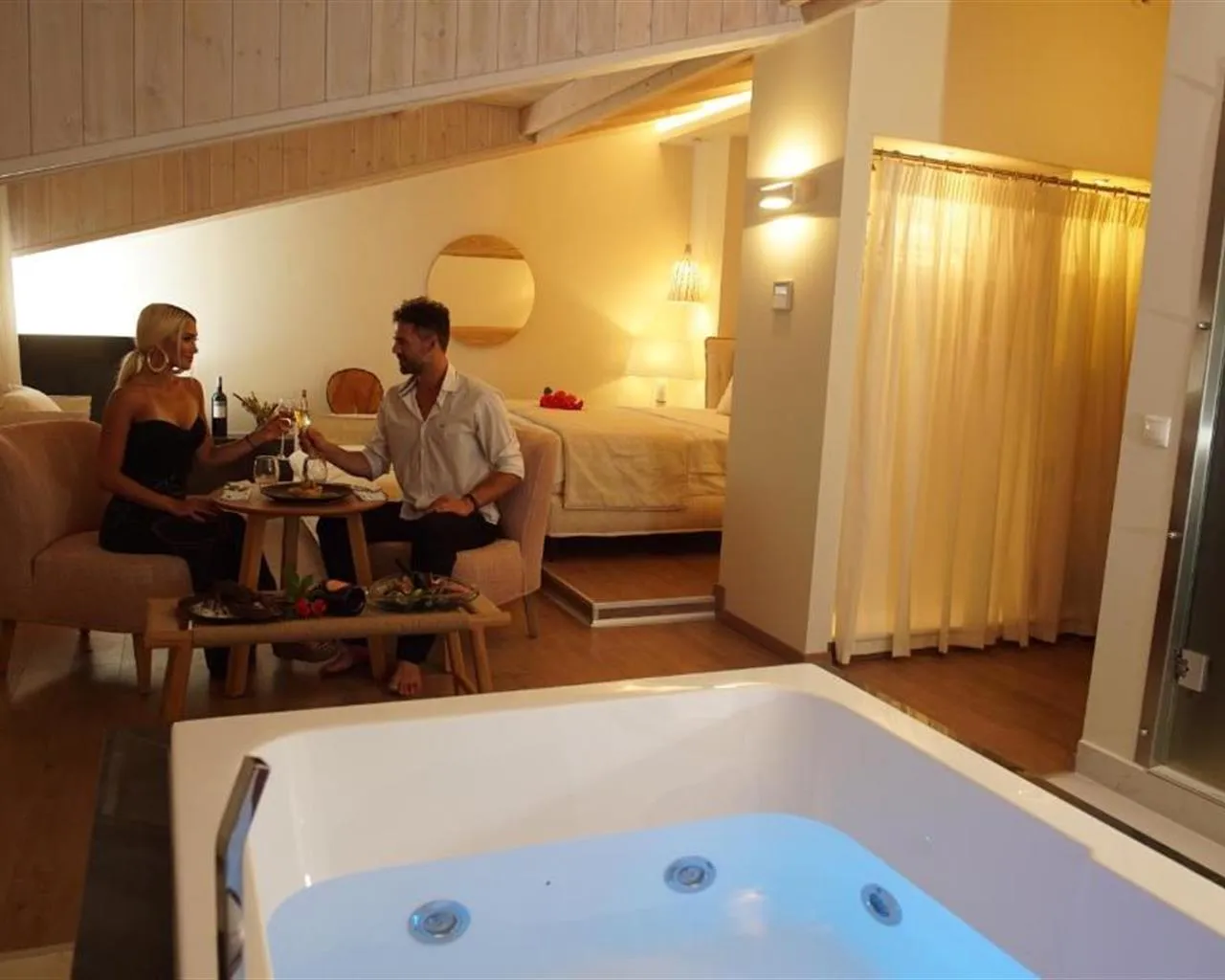 Litohoro Olympus Resort Villas & SPA, Plaka Litohoro, Grčka — Suite Superior with Jacuzzi Olympus View