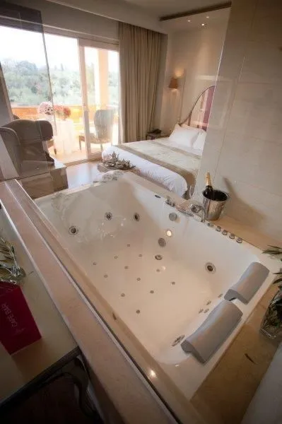 Litohoro Olympus Resort Villas & SPA, Plaka Litohoro, Grčka — Superior Suite with Hot Tub