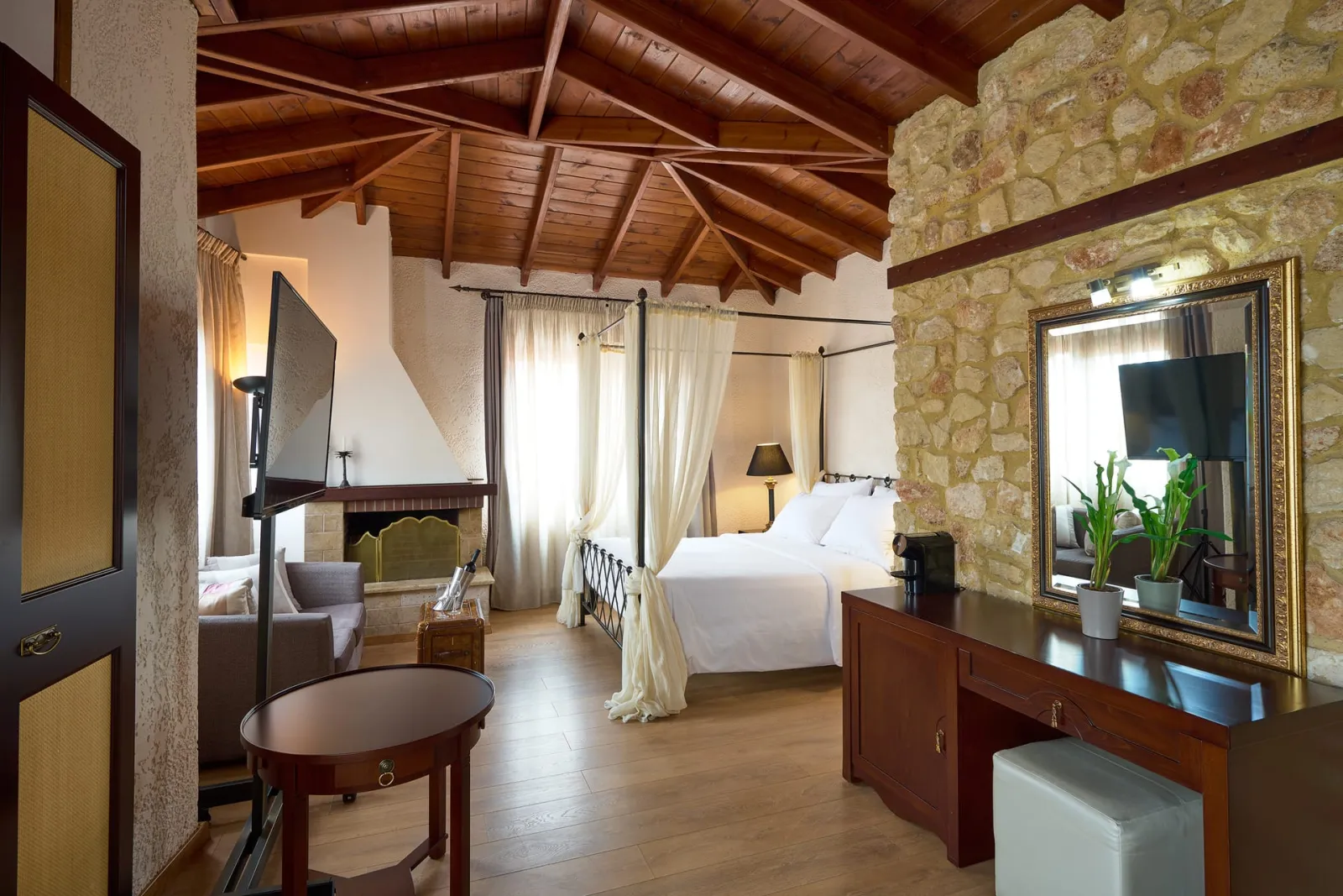 Mediterranean Olympus Hotel, Litohoro, Grčka — Luxury Suite
