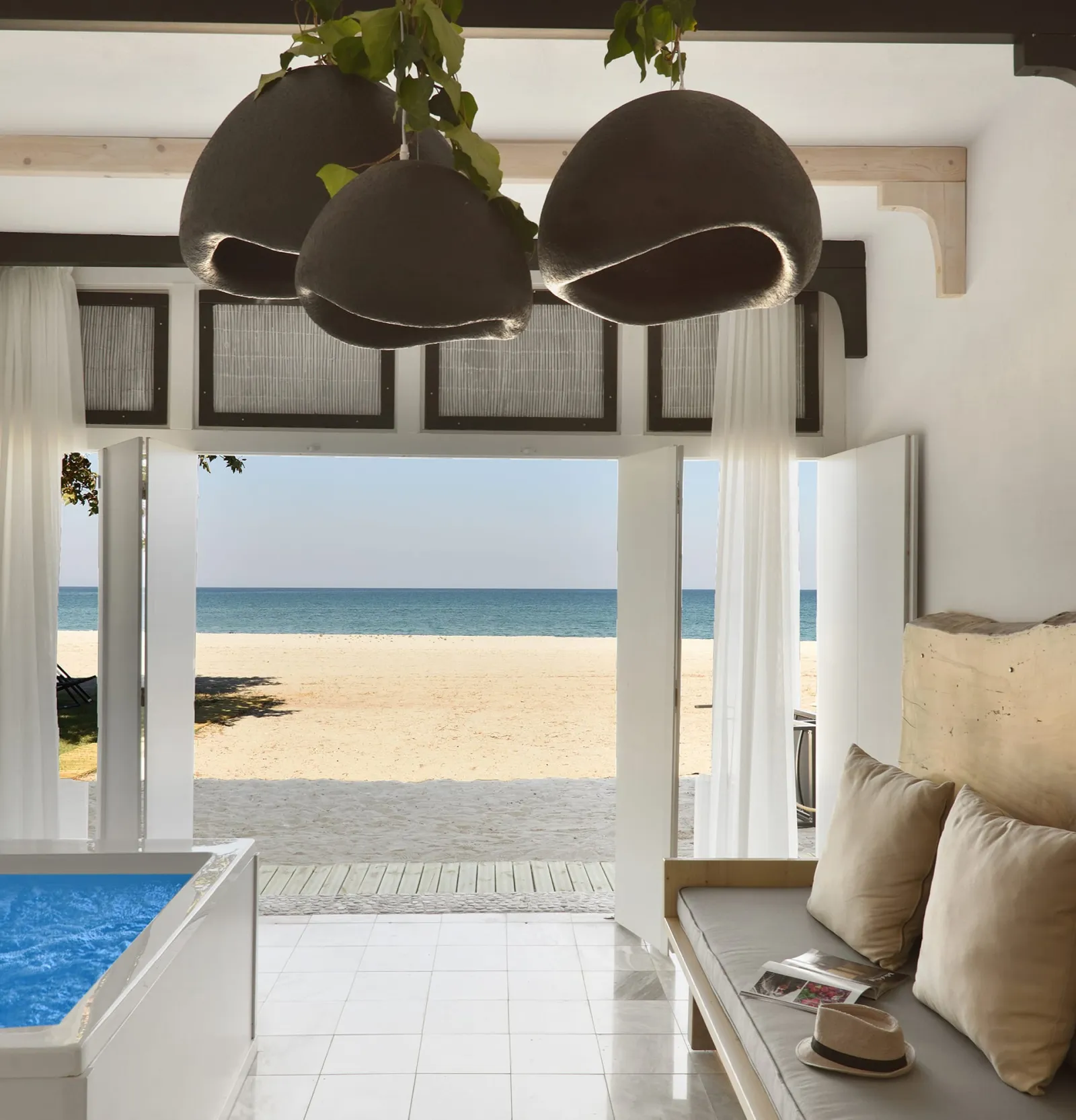 Olympa Suites, Gritsa / Plaka Litohoro, Grčka — Cave Seafront Suite Sea View with hot tub