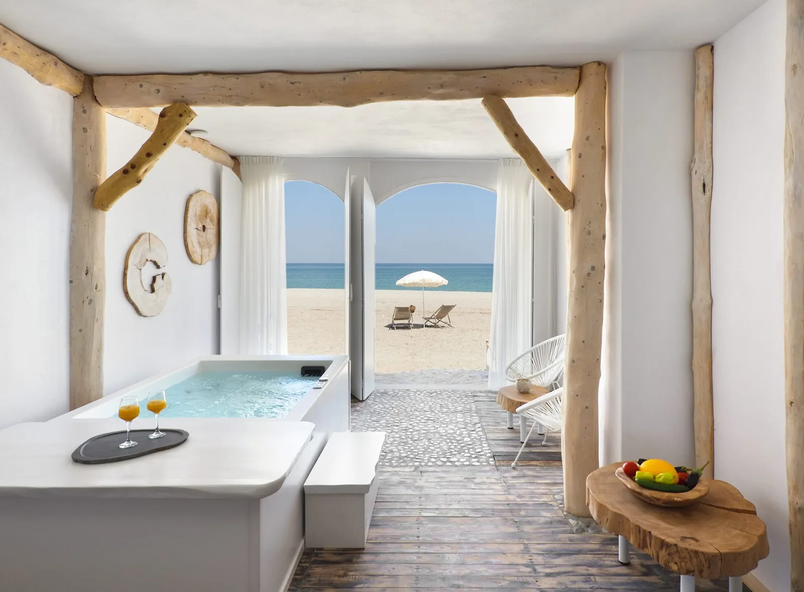 Olympa Suites, Gritsa / Plaka Litohoro, Grčka — Honeymoon Seafront Suite Sea View with Hot Tub
