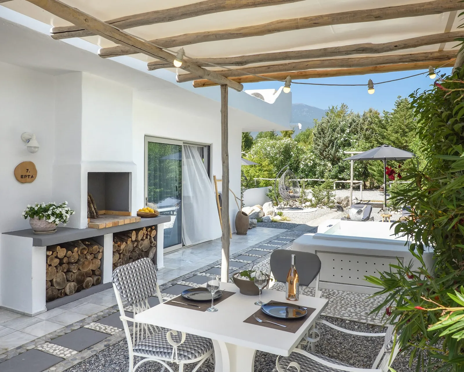 Olympa Suites, Gritsa / Plaka Litohoro, Grčka — Summer Suite with Outdoor Hot Tub