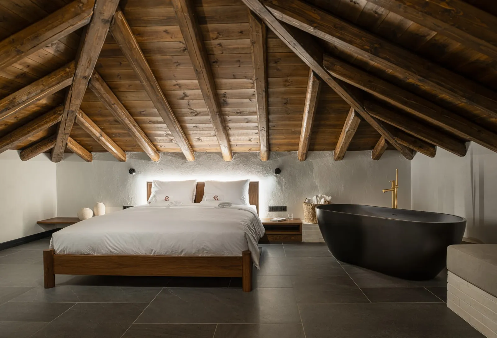 Unedo All Seasons Hotel, Paleos Pantelejmon, Grčka — Split-Level Suite with Outdoor Hot Tub - Mountain & Sea View 45m²