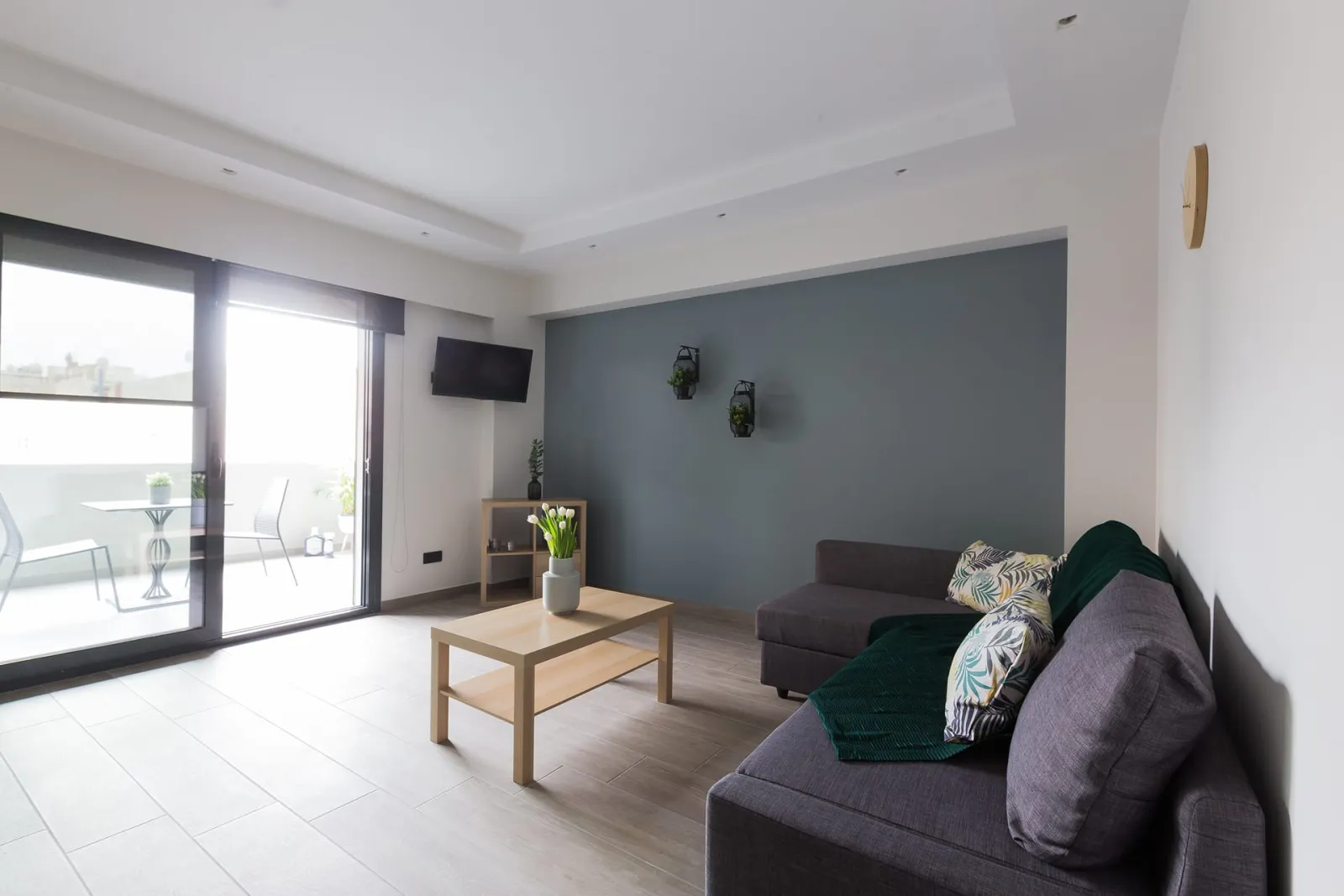 12 Reasons Why Metaxourgeio, Monastiraki, Grčka — Penthouse One Bedroom Apartment with Balcony