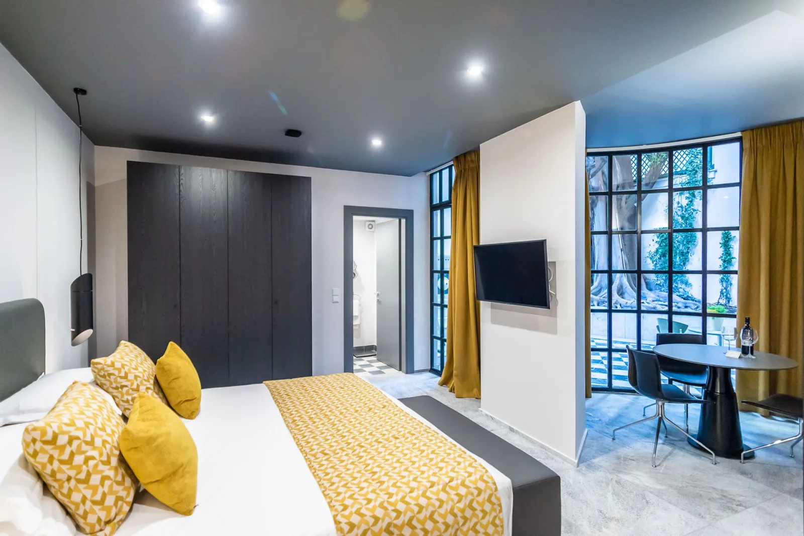 33 Solonos Suites, Kolonaki, Grčka — Junior Suite with Terrace