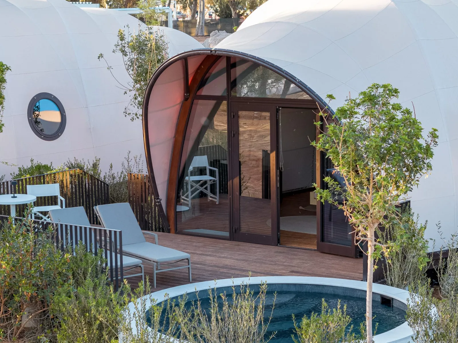 91 Athens Riviera, Atens Riviera, Grčka — Couples Cabana with Plunge Pool