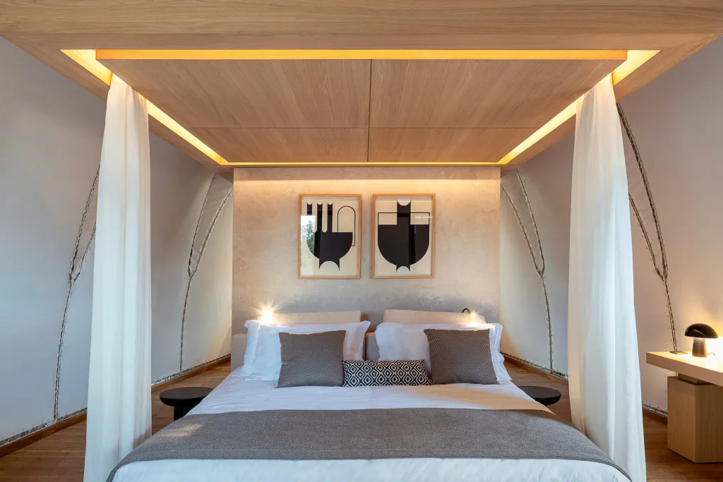91 Athens Riviera, Atens Riviera, Grčka — Couples Cabana with Plunge Pool