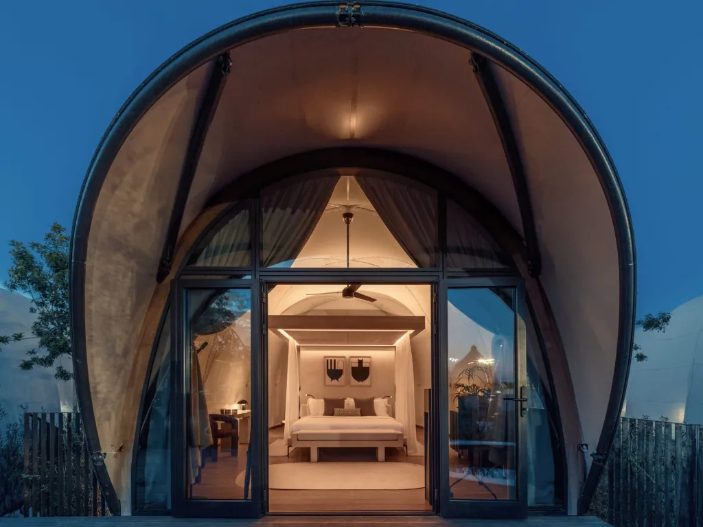 91 Athens Riviera, Atens Riviera, Grčka — Couples Cabana with Plunge Pool