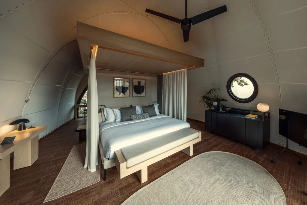 91 Athens Riviera, Atens Riviera, Grčka — Couples Cabana with Plunge Pool