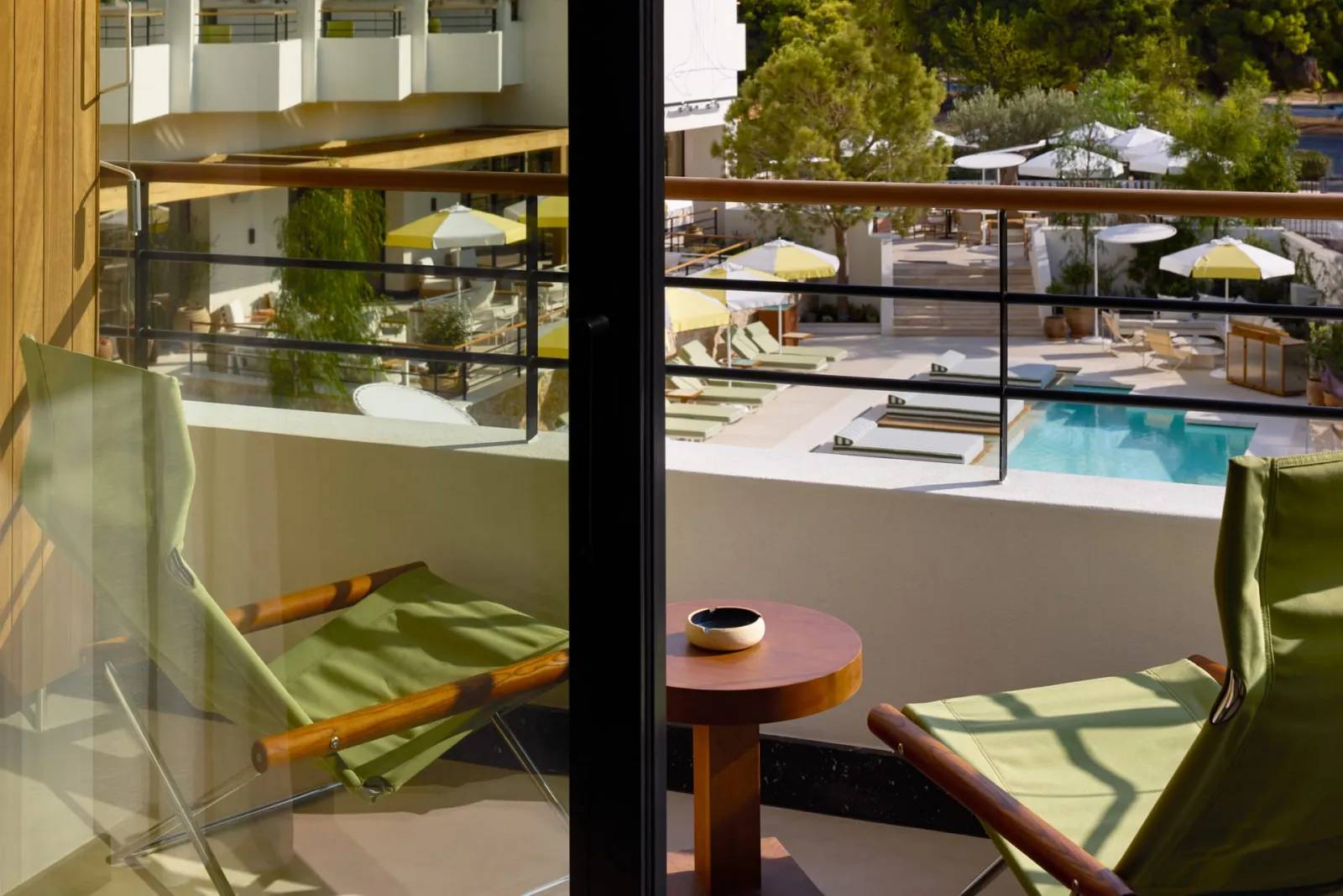 Ace Hotel & Swim Club Athens, Glifada, Grčka — Poolside King