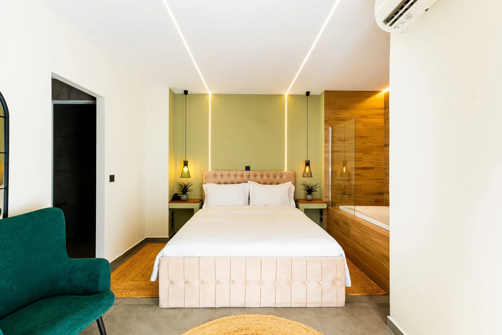 Aether Athens, Acropolis, Grčka — Deluxe Suite with Jacuzzi