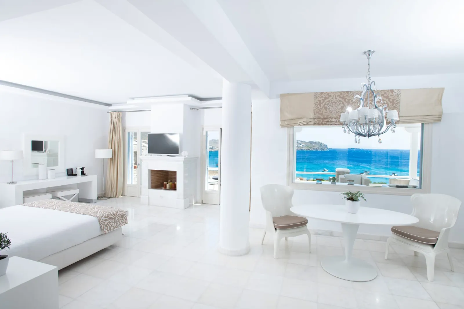 DeLight Boutique Hotel - Small Luxury Hotels of the World, Ornos, Grčka — Grand Suite Sea View with Outdoor Jacuzzi
