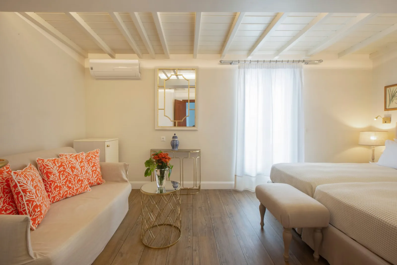 Despotikon Hotel Mykonos, Petinaros, Grčka — Standard Twin Room with Extra Sofa Bed