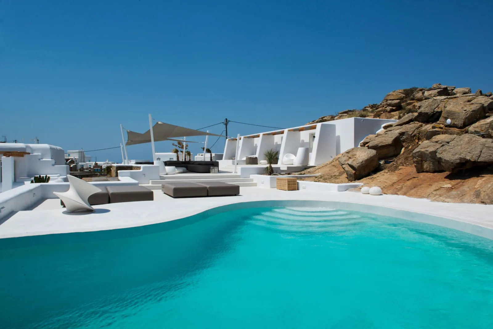 Diles Villas & Suites Mykonos, Tagoo, Grčka — Amethyst - 1 Bedroom Deluxe Suite with shared pool