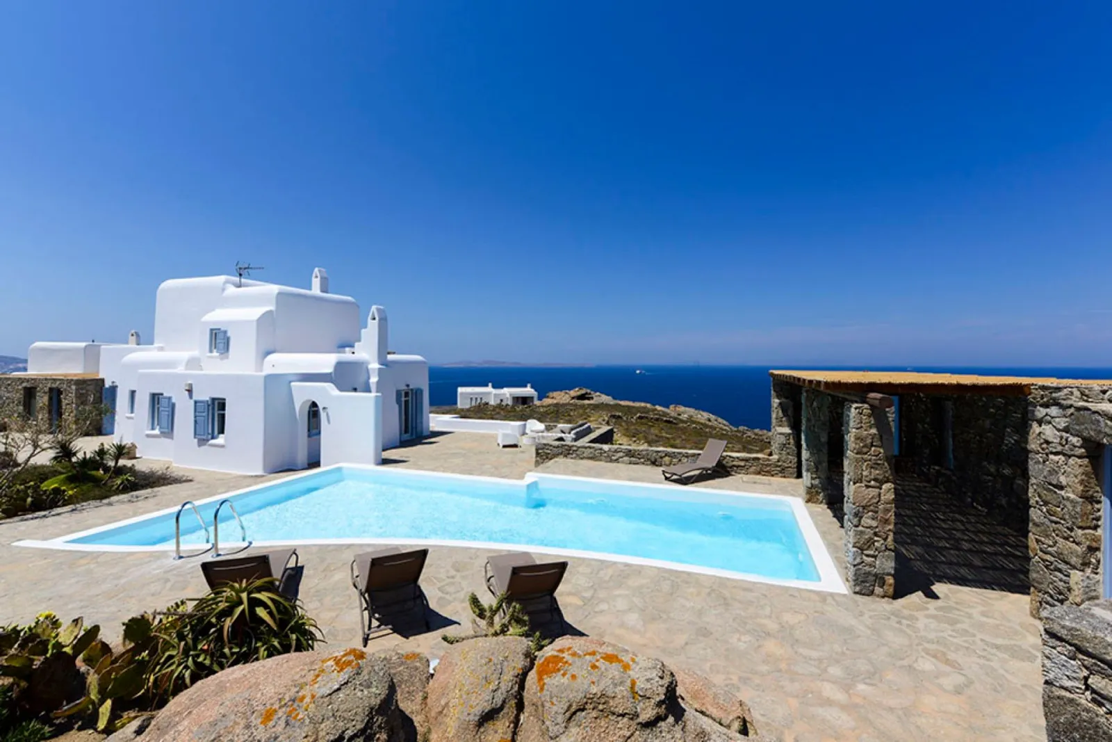 Diles Villas & Suites Mykonos, Tagoo, Grčka — Crystal - 5 Bedroom Villa in Houlakia with Private Pool