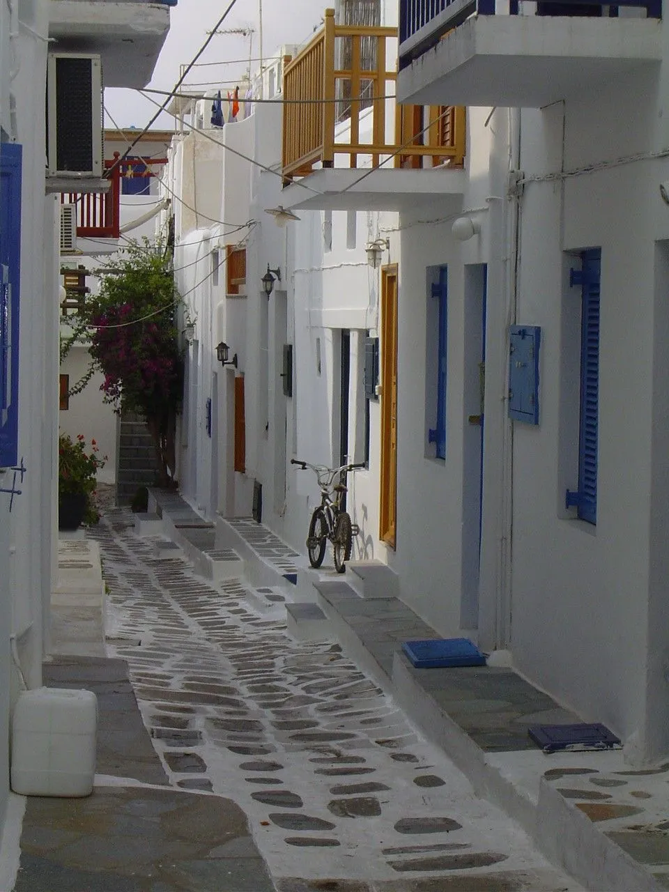 Dina's Rooms, Petinaros