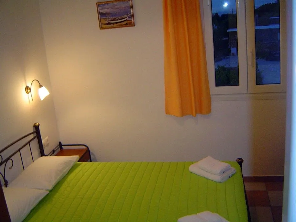 Dina's Rooms, Petinaros, Grčka — Budget Double Room in Dina's Town