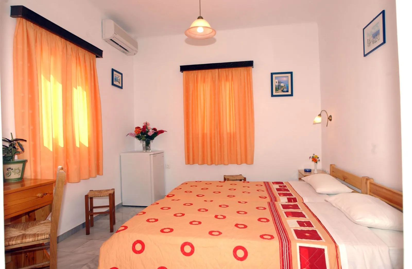 Dina's Rooms, Petinaros, Grčka — Garden View Room with 2 Single Beds in Dina's Town