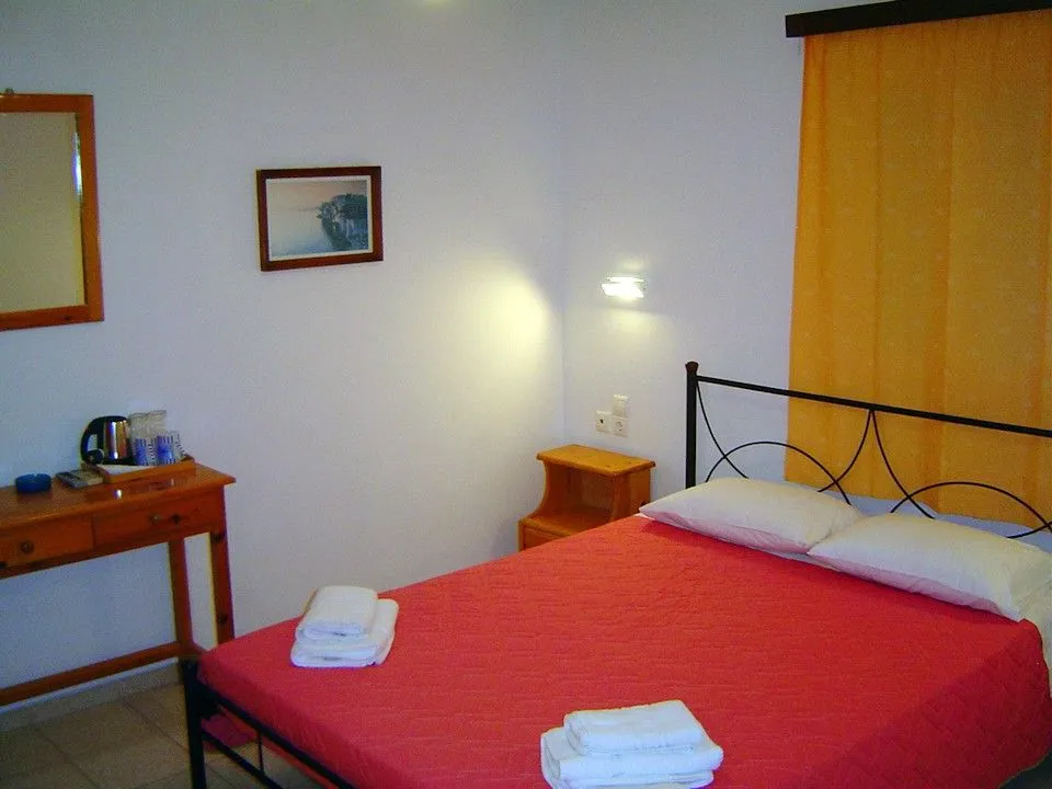 Dina's Rooms, Petinaros, Grčka — Garden View Room with Double Bed in Dina's Town