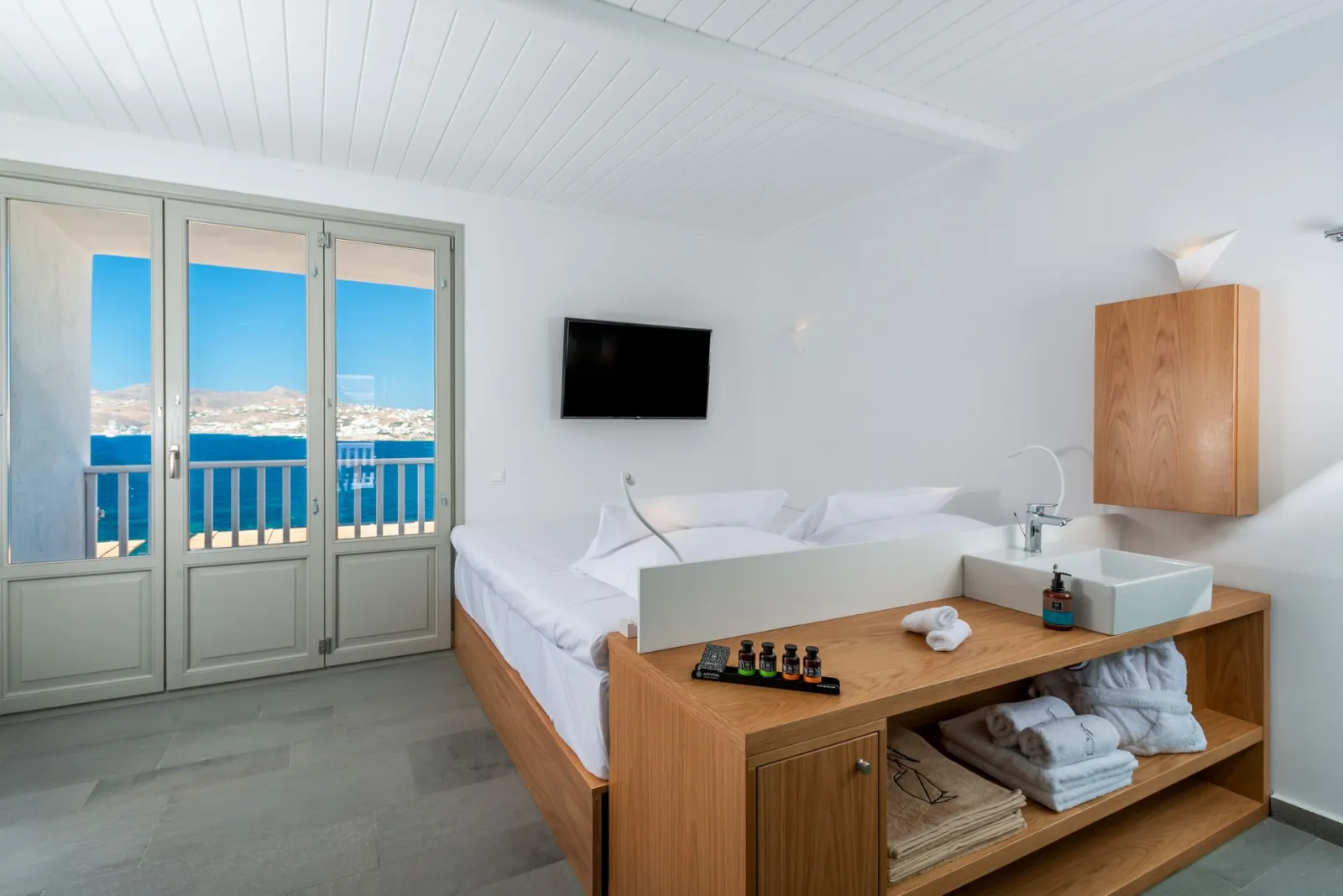 Dreambox Mykonos Suites and Mini Villas, Ornos, Grčka — Two bedroom maisonette with private sharing pool