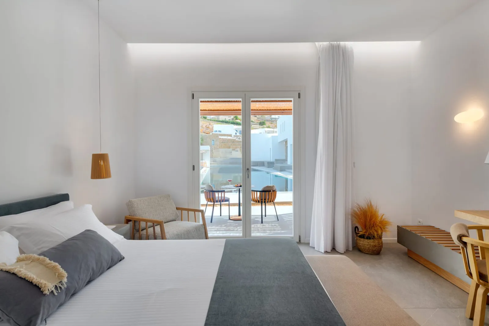 Elia Mykonos Resort, Elia, Grčka — Accessible Deluxe Double Room with Pool View