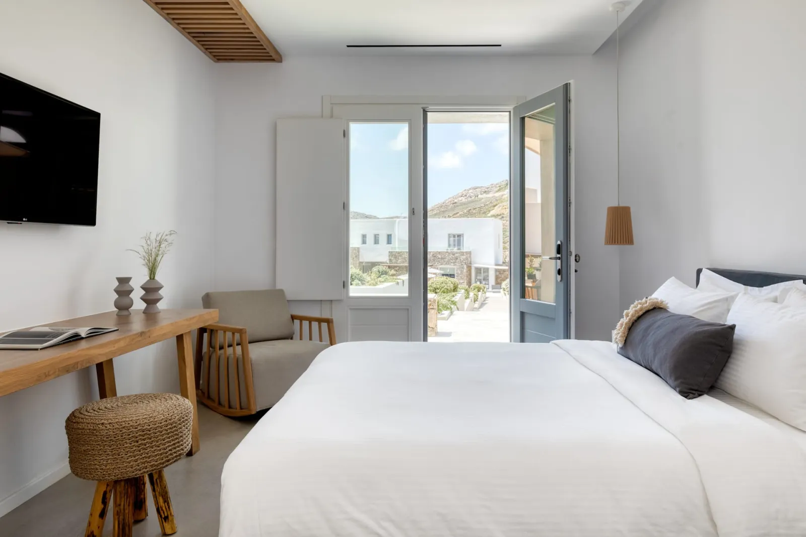 Elia Mykonos Resort, Elia, Grčka — Deluxe Double Room with Pool View
