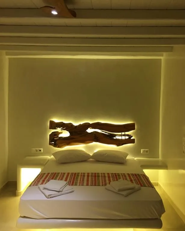 Eternal Suites Mykonos, Petinaros, Grčka — Junior suite with plunge pool & sea view